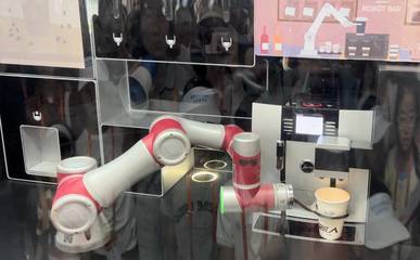 走進(jìn)成都大運(yùn)村 科技產(chǎn)品為大賽注入便利和魅力